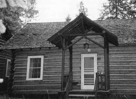 typical cabin at lake mcdonald lodge