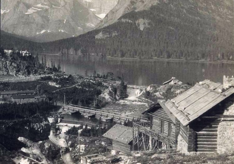 historic image of the McDermott Chalets or Many Glacier Chalets complex